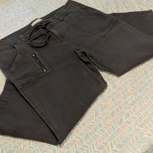 Old Navy Pre-Loved Khaki Capris in Blue/Grey Color
